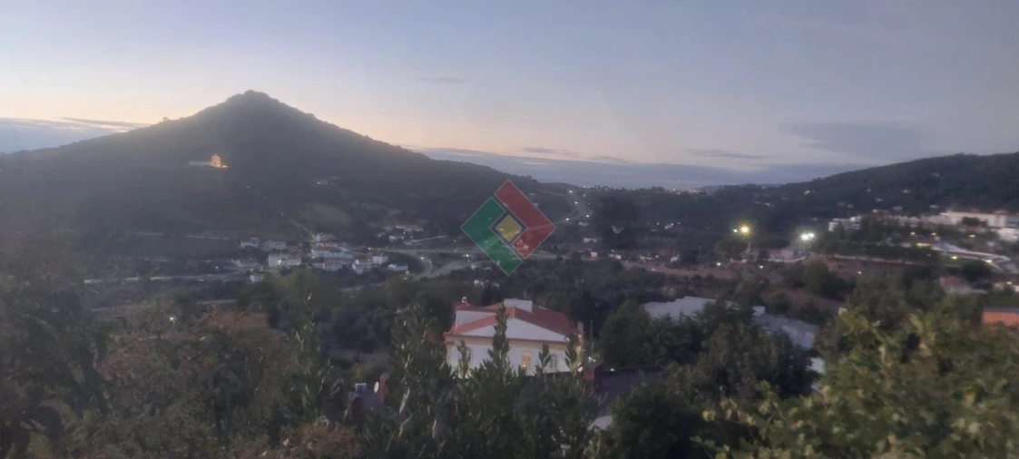 Moradia T5 para Venda em Sé e São Lourenço Foto 26