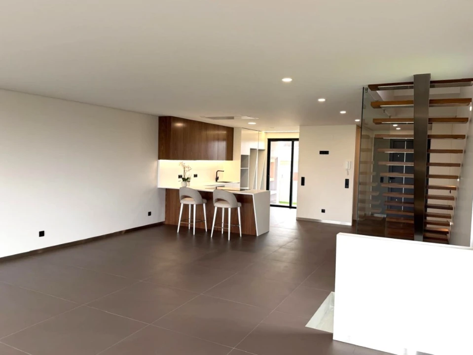 Moradia T3 para Venda em Santa Maria Maior e Monserrate e Meadela Foto 3