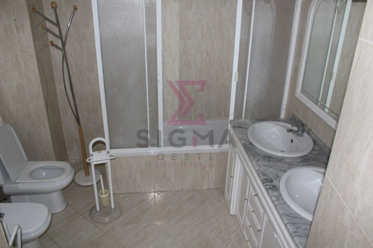 Moradia T6 para Venda em Serra D'El-Rei Foto 29