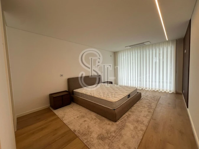 Moradia T5 para Venda em Charneca de Caparica e Sobreda Foto 18