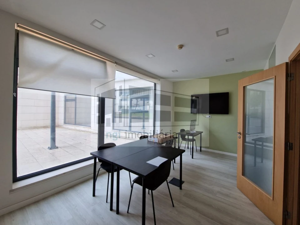 Loja para Arrendamento em Parque das Nações Foto 1