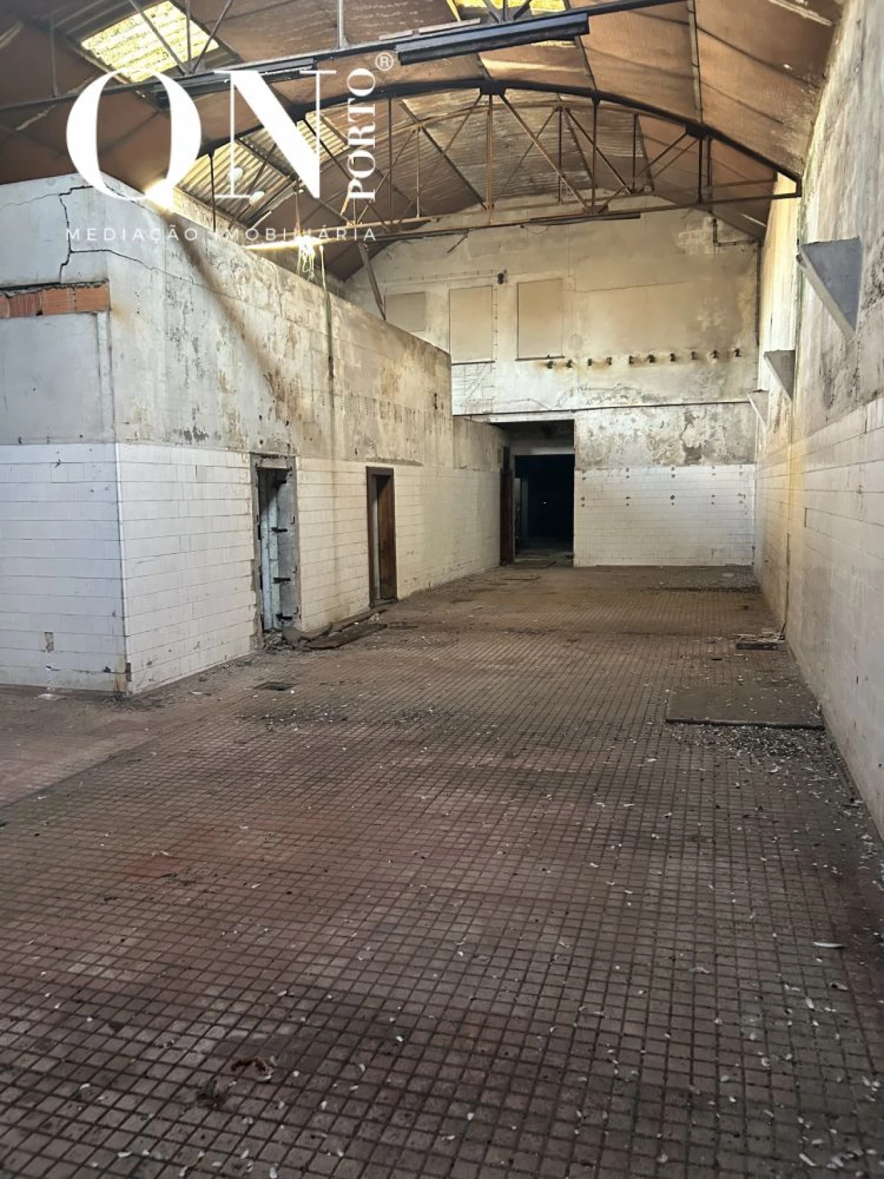 Loja para Venda em Milheiros Foto 6