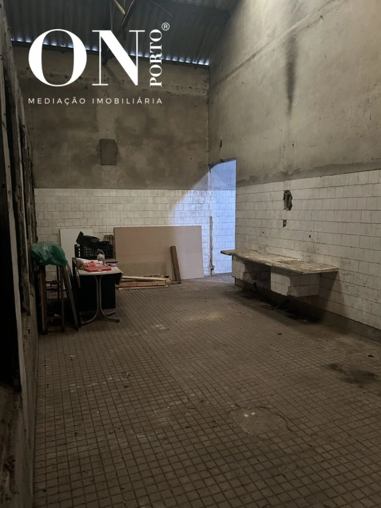 Loja para Venda em Milheiros Foto 7