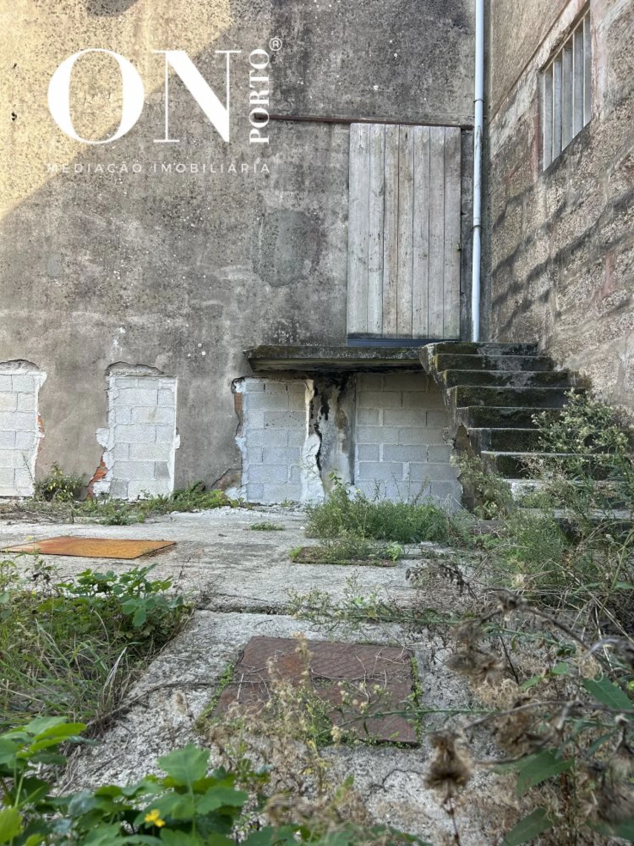 Loja para Venda em Milheiros Foto 2