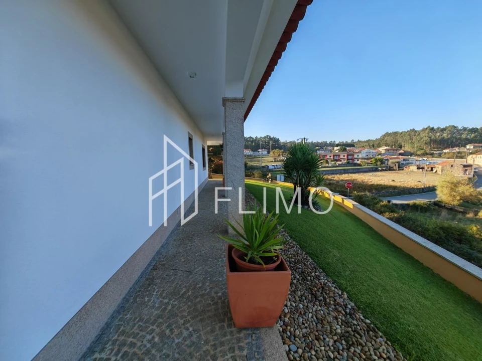 Moradia T3 para Venda em Escapães Foto 23