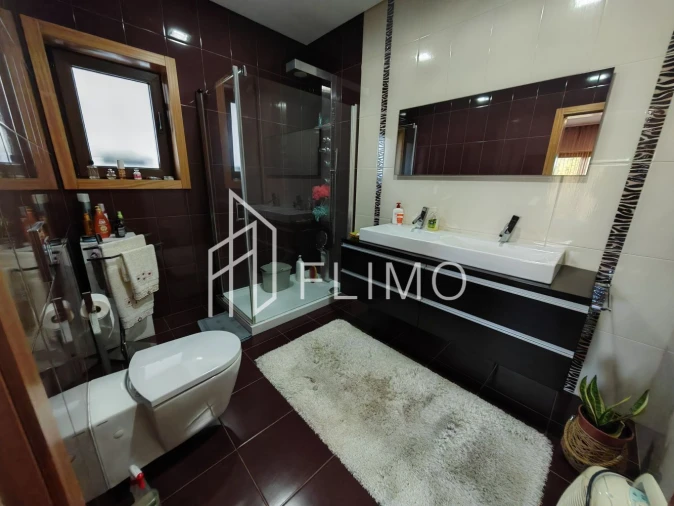 Moradia T3 para Venda em Escapães Foto 13