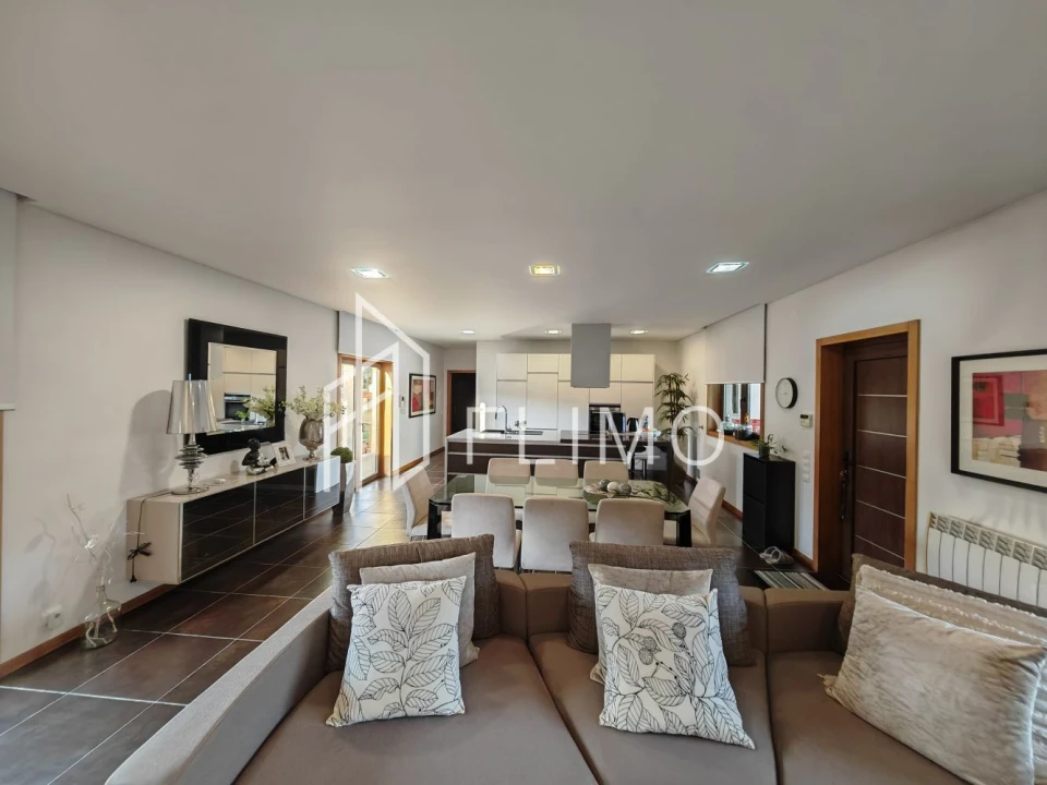 Moradia T3 para Venda em Escapães Foto 5