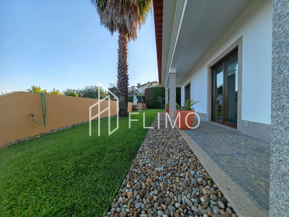 Moradia T3 para Venda em Escapães Foto 22