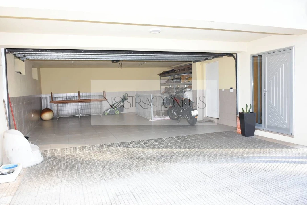 Moradia T4 para Venda em Madalena Foto 5