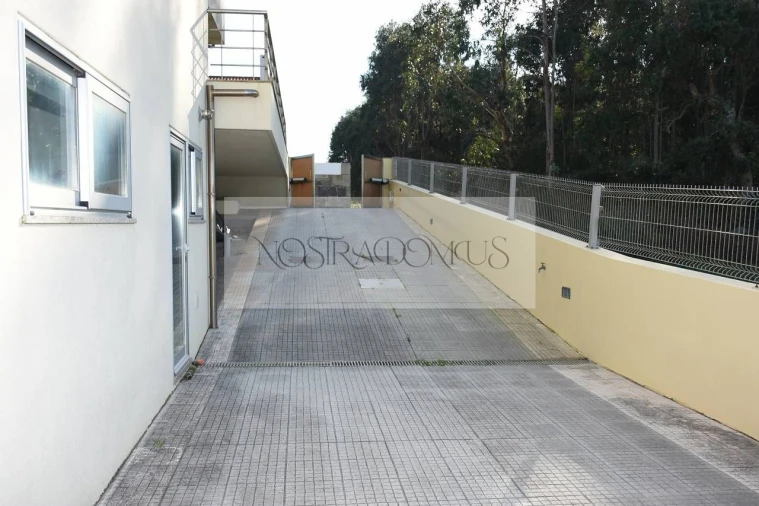 Moradia T4 para Venda em Madalena Foto 4