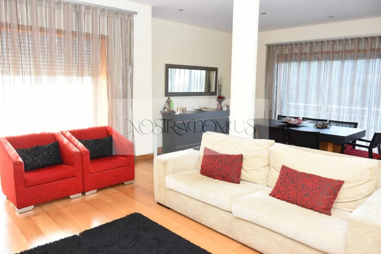 Moradia T4 para Venda em Madalena Foto 8