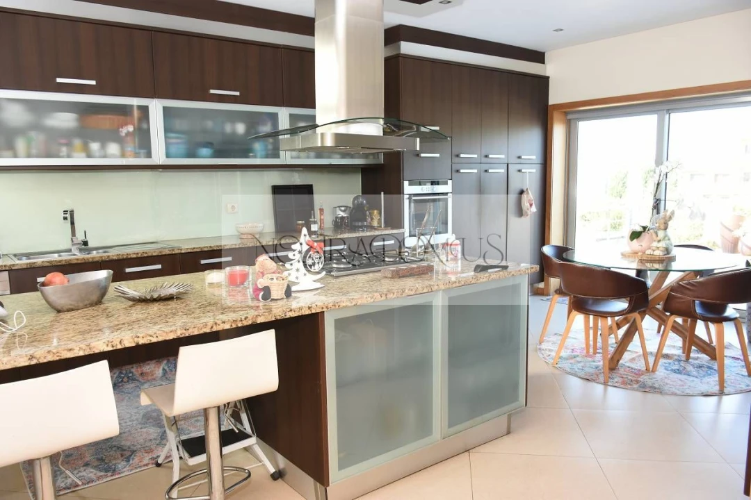 Moradia T4 para Venda em Madalena Foto 12