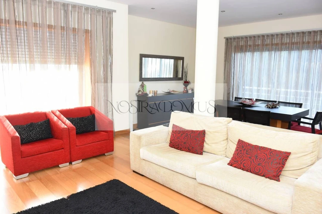 Moradia T4 para Venda em Madalena Foto 8