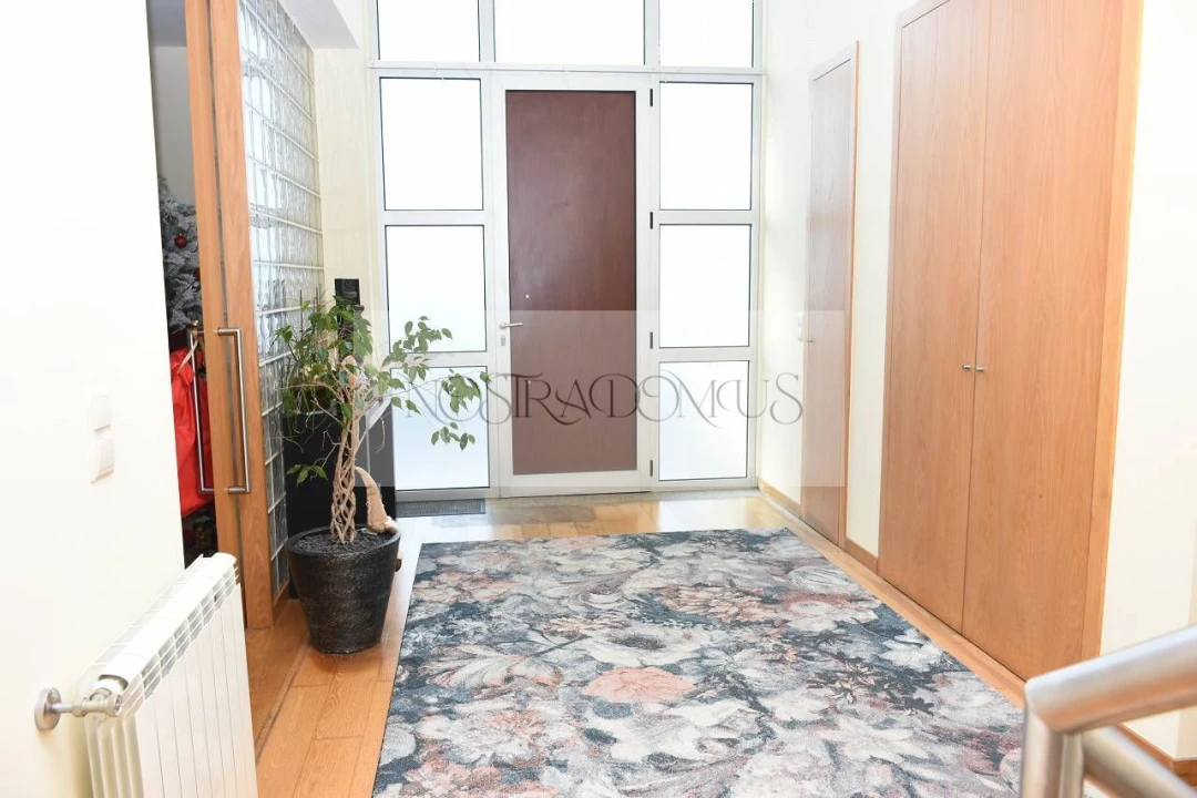 Moradia T4 para Venda em Madalena Foto 6