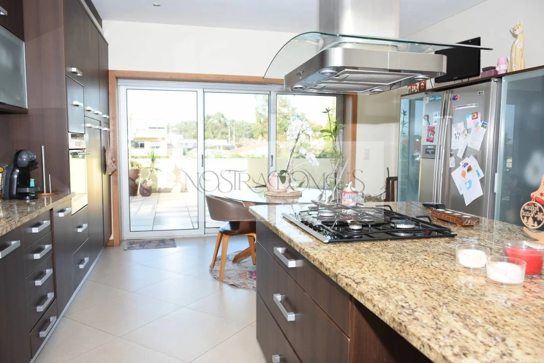 Moradia T4 para Venda em Madalena Foto 13