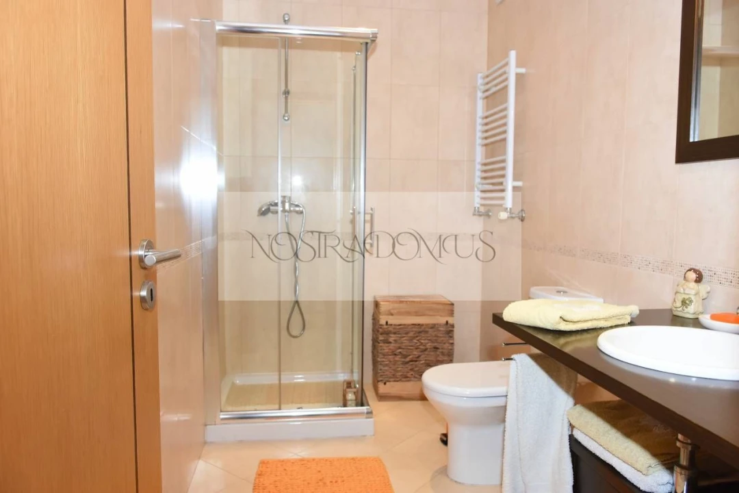 Moradia T4 para Venda em Madalena Foto 25