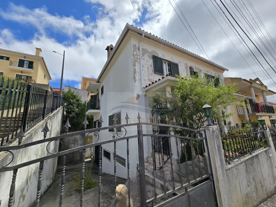 Moradia T4 para Venda em Pontinha e Famões Foto 4