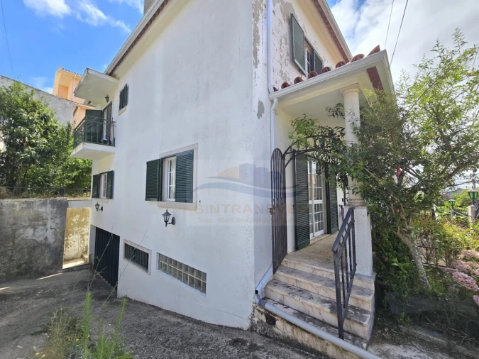 Moradia T4 para Venda em Pontinha e Famões Foto 1