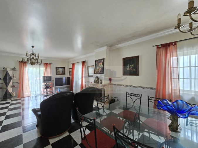 Moradia T4 para Venda em Pontinha e Famões Foto 10