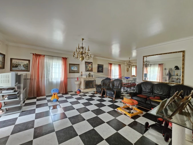 Moradia T4 para Venda em Pontinha e Famões Foto 15