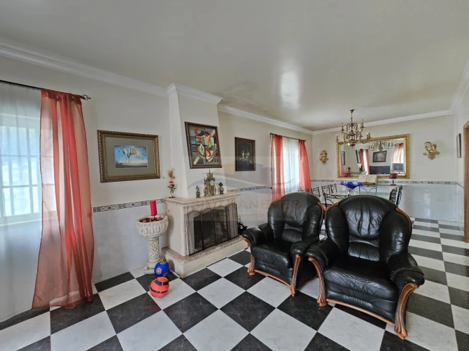 Moradia T4 para Venda em Pontinha e Famões Foto 17