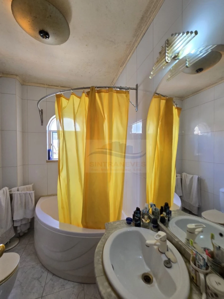 Moradia T4 para Venda em Pontinha e Famões Foto 33