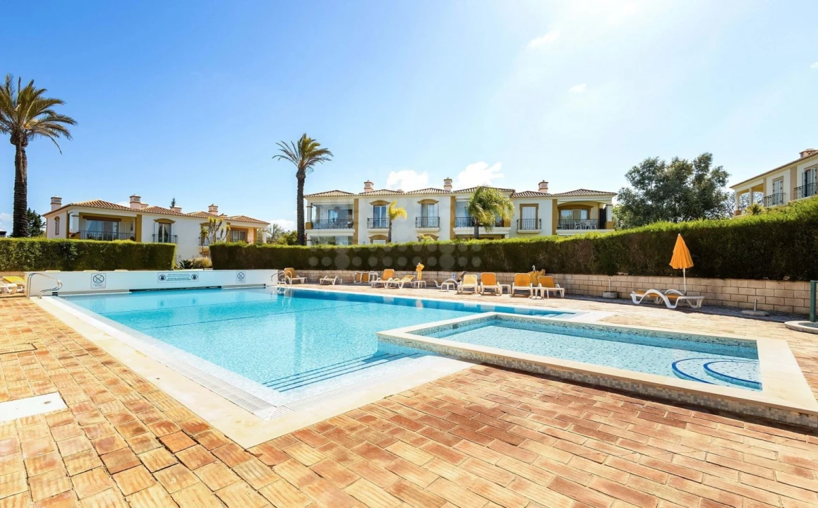 Apartamento T2 para Venda em Estômbar e Parchal Foto 3