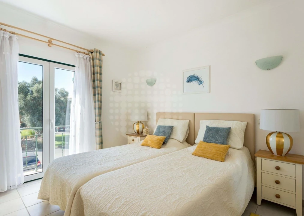 Apartamento T2 para Venda em Estômbar e Parchal Foto 12