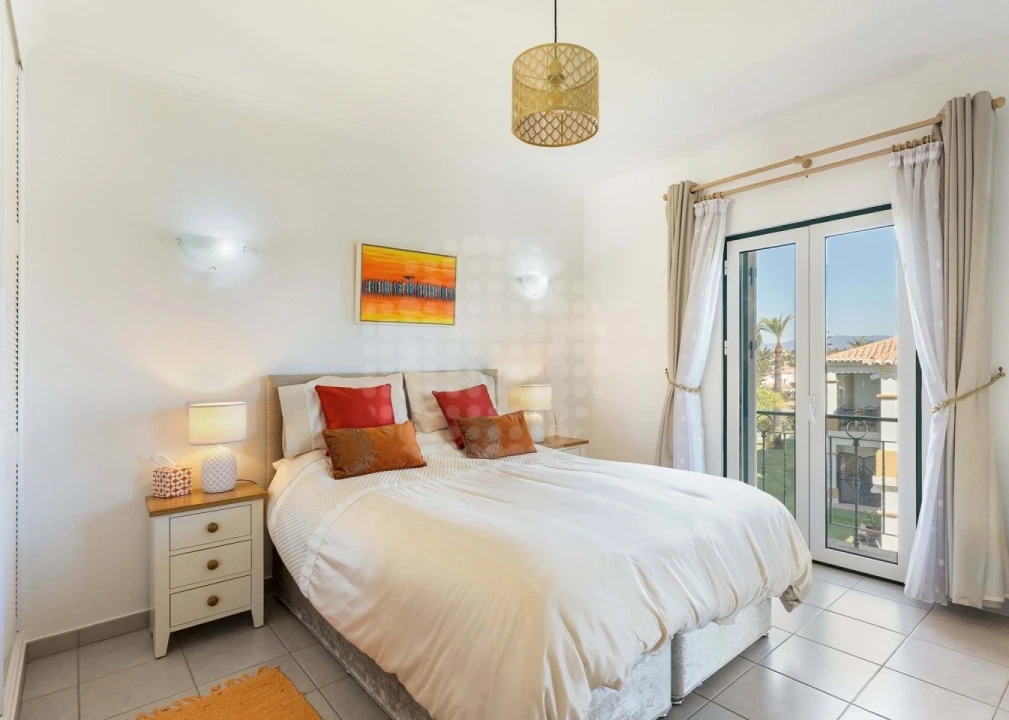 Apartamento T2 para Venda em Estômbar e Parchal Foto 14