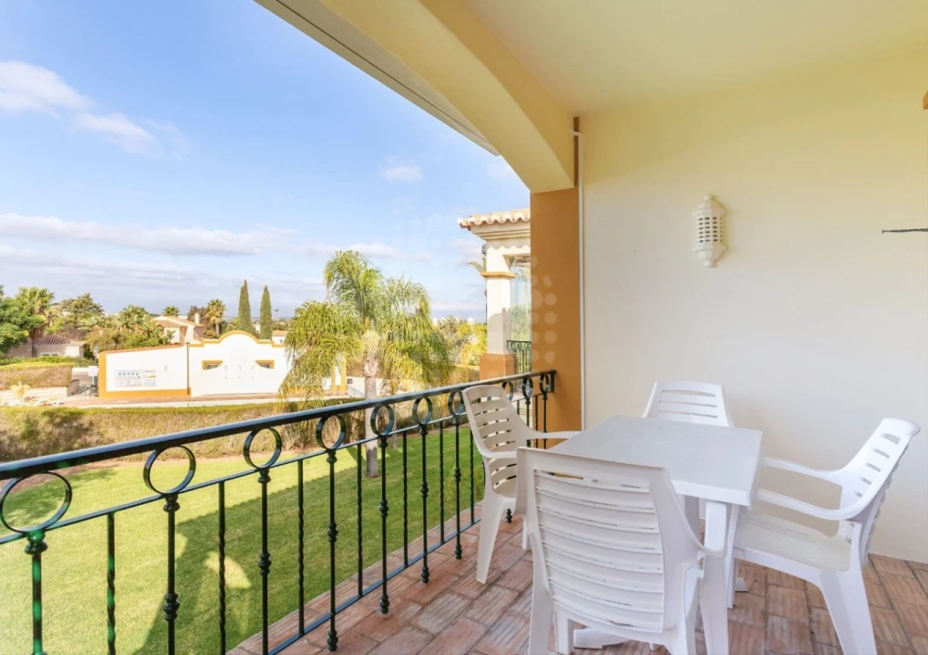 Apartamento T2 para Venda em Estômbar e Parchal Foto 1