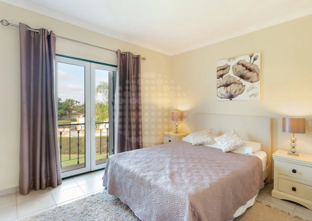 Apartamento T2 para Venda em Estômbar e Parchal Foto 11