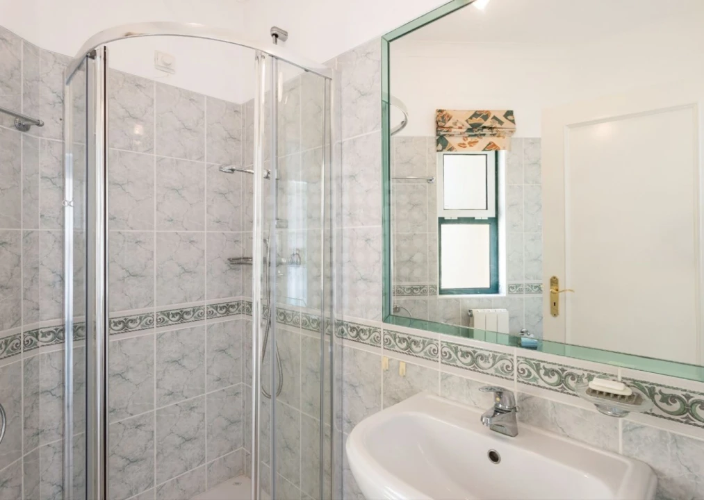 Apartamento T2 para Venda em Estômbar e Parchal Foto 13