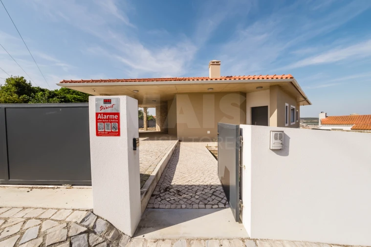 Moradia T3 para Venda em Olho Marinho Foto 2