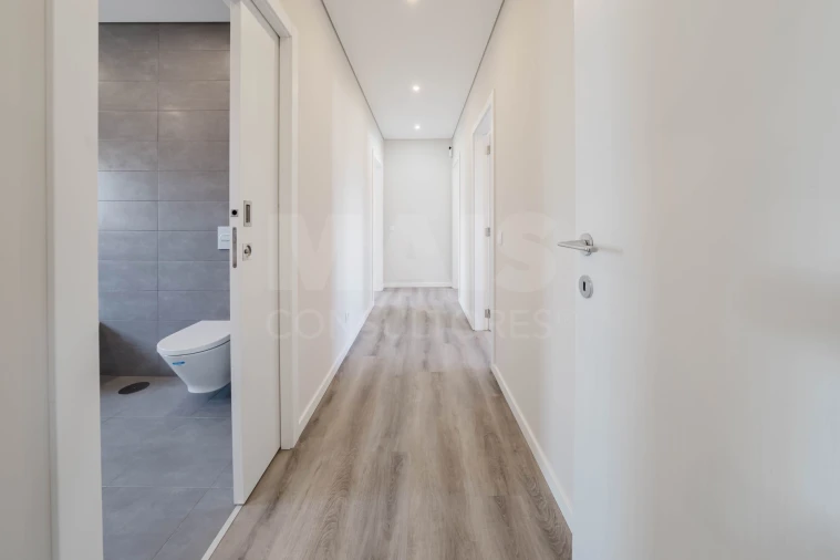 Moradia T3 para Venda em Olho Marinho Foto 11