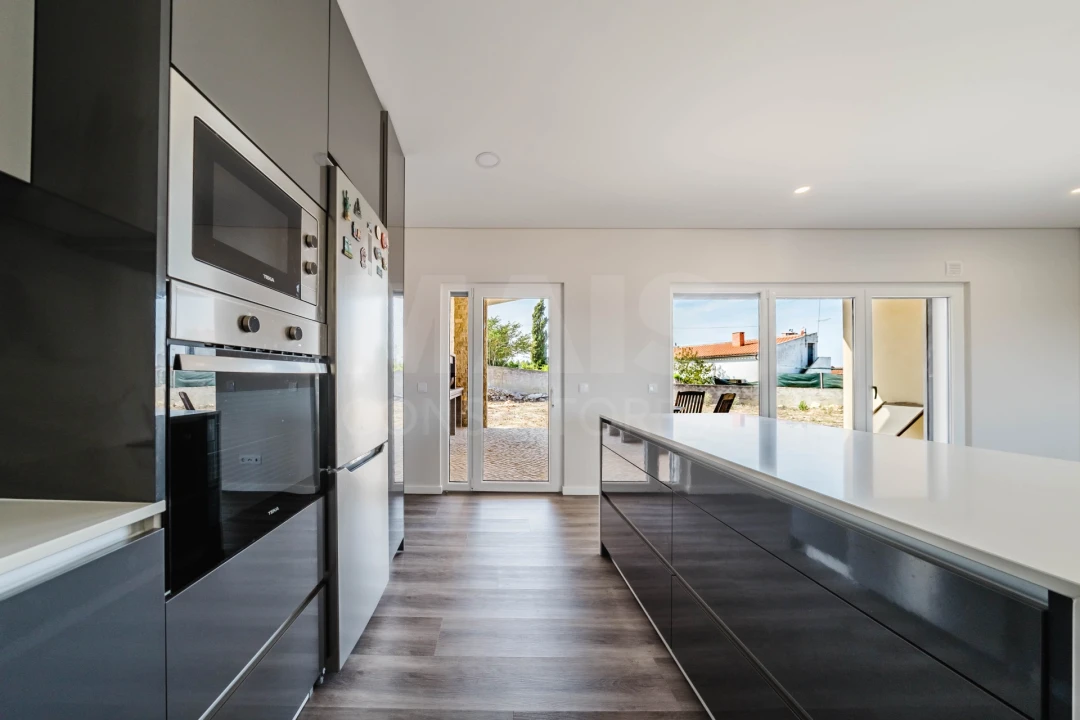 Moradia T3 para Venda em Olho Marinho Foto 7