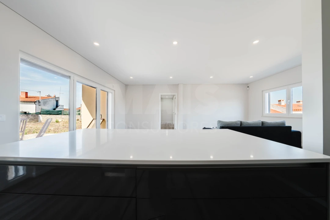 Moradia T3 para Venda em Olho Marinho Foto 8