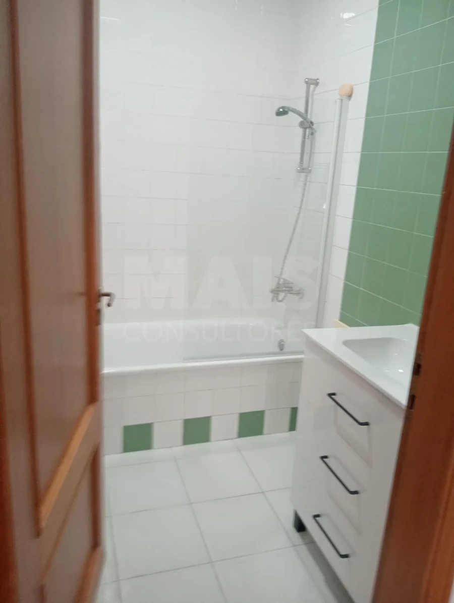 Apartamento T3 para Venda em Azambuja Foto 5