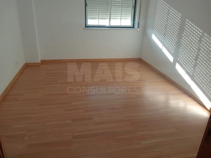Apartamento T3 para Venda em Azambuja Foto 3