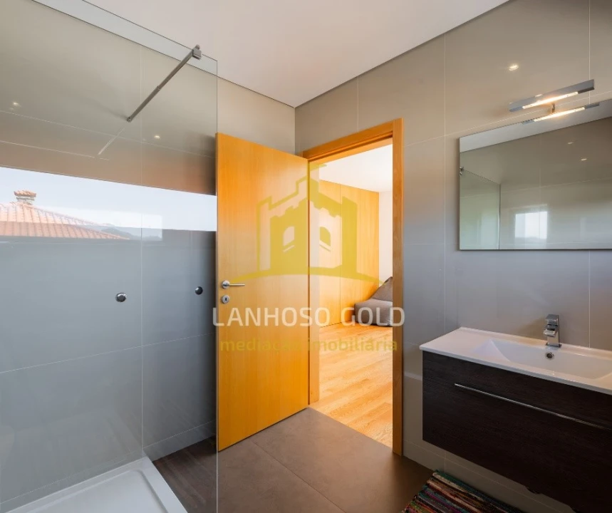 Moradia T3 para Venda em Rendufinho Foto 22