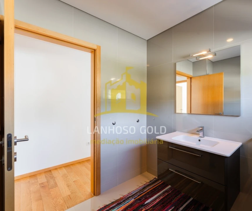 Moradia T3 para Venda em Rendufinho Foto 23