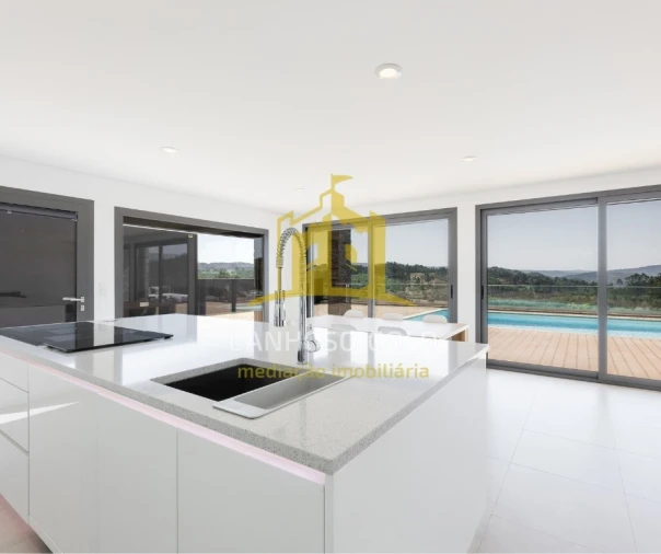 Moradia T3 para Venda em Rendufinho Foto 6