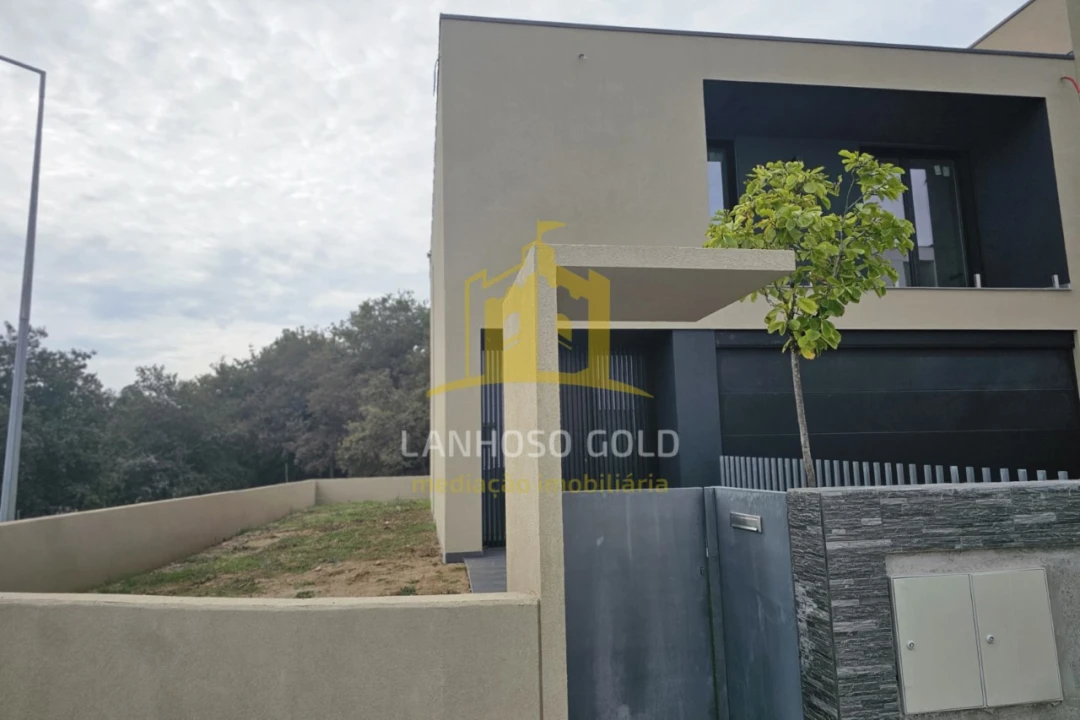 Moradia T3 para Venda em Povoa de Lanhoso (N. Senhora do Amparo) Foto 9