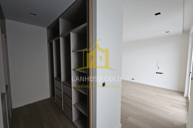 Moradia T3 para Venda em Povoa de Lanhoso (N. Senhora do Amparo) Foto 6