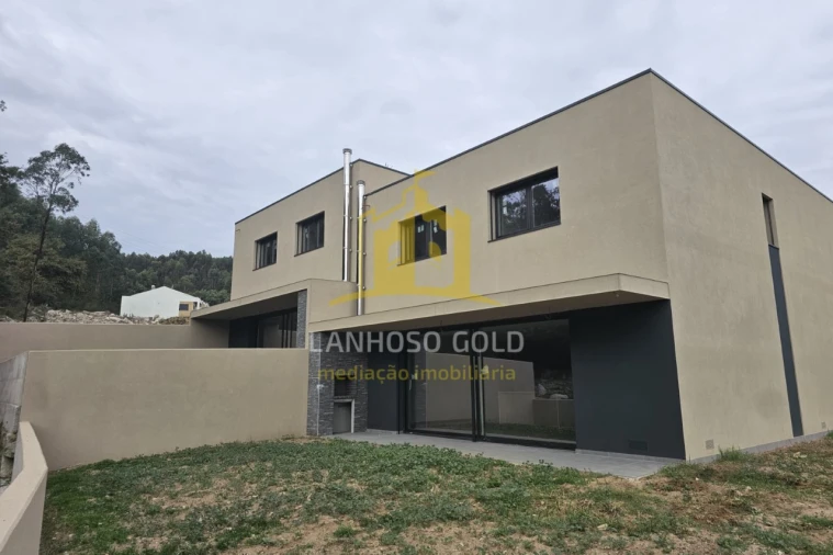 Moradia T3 para Venda em Povoa de Lanhoso (N. Senhora do Amparo) Foto 4