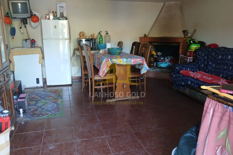 Moradia T3 para Venda em Calvos e Frades Foto 3