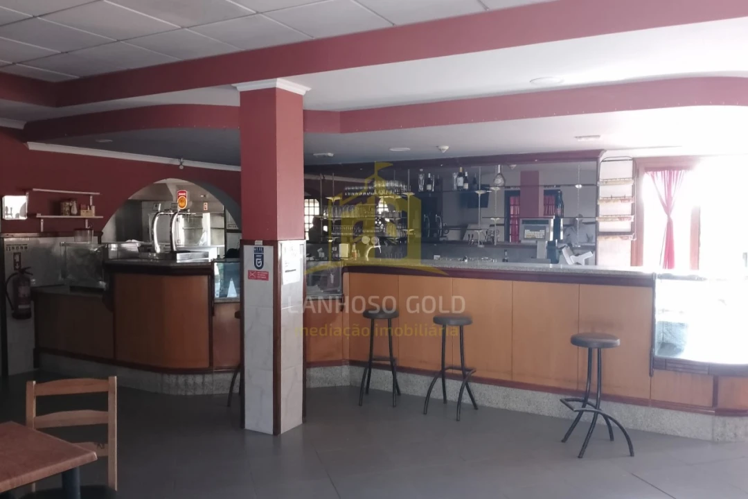 Negócio para Venda em Arcozelo Foto 2