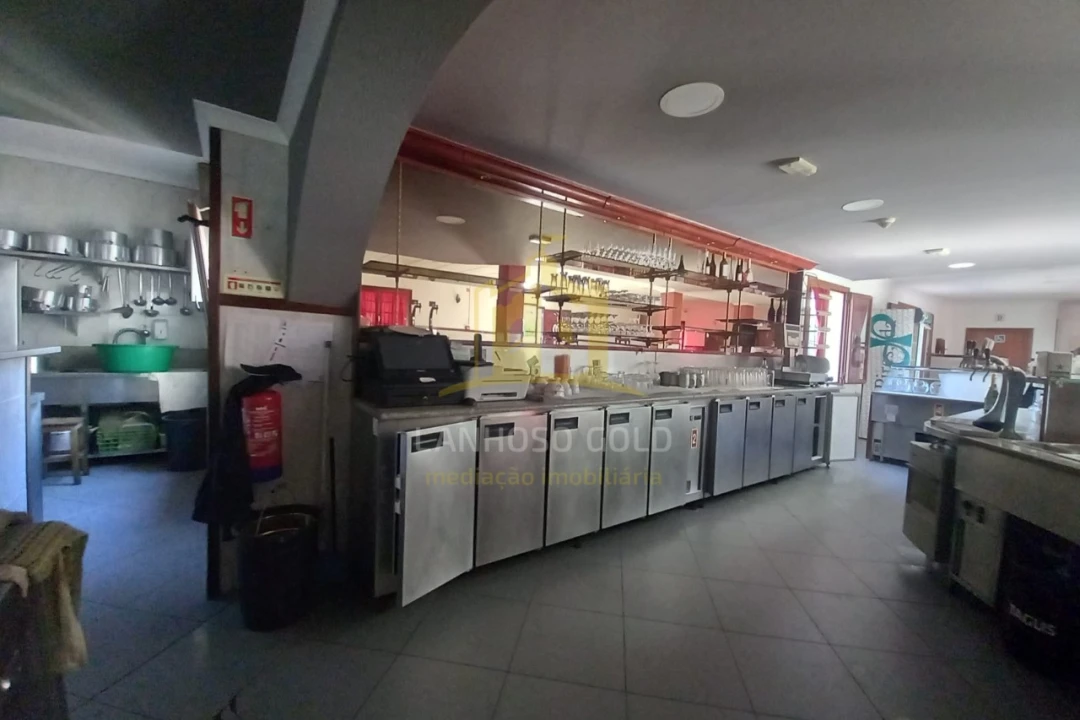 Negócio para Venda em Arcozelo Foto 10