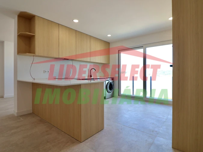 Apartamento T2 para Venda em Santa Maria, São Pedro e Matacães Foto 2