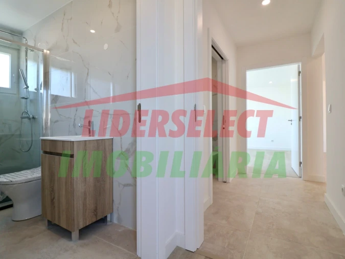 Apartamento T2 para Venda em Santa Maria, São Pedro e Matacães Foto 22