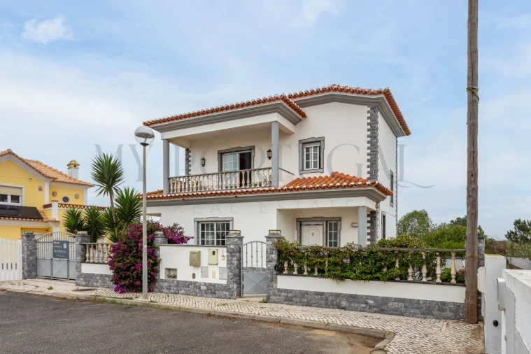 Moradia T4 para Venda em Santo Isidoro Foto 5